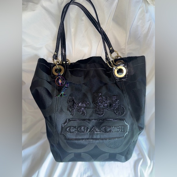 T REXY IRIDESCENT CHARM / KEYCHAIN - Picture 4 of 6